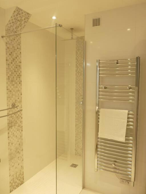 Two Bedroom Next To The Croisette In A Short Walk To The Palais Des Festivals - 1961 Appartement Cannes